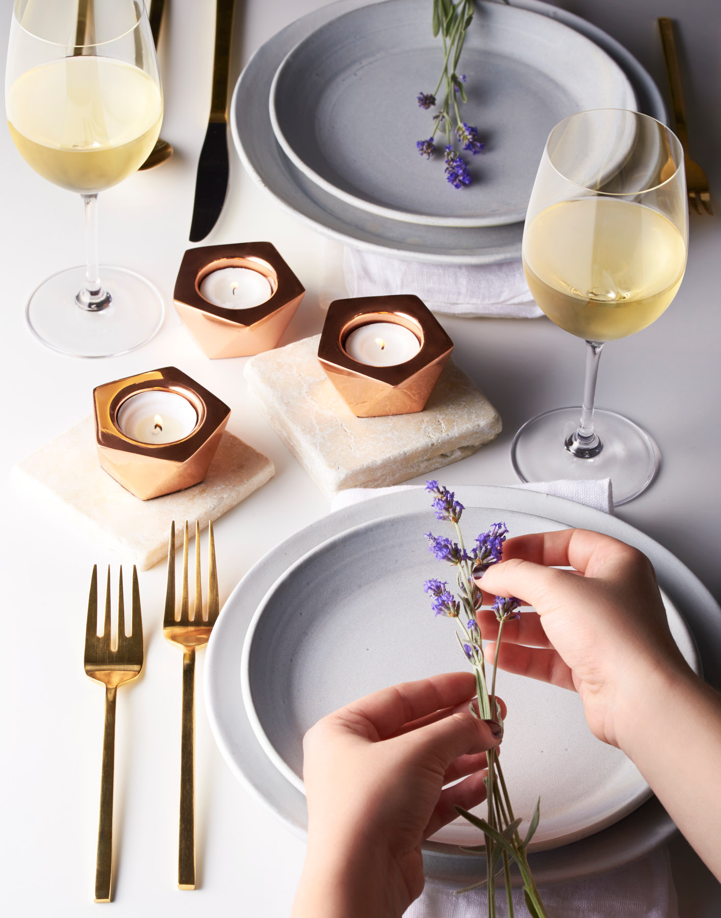 Tablesetting-hand